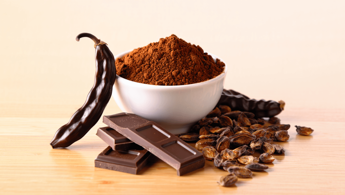 Cacao vs caroube : 5 bonnes raisons d’adopter la poudre de caroube
