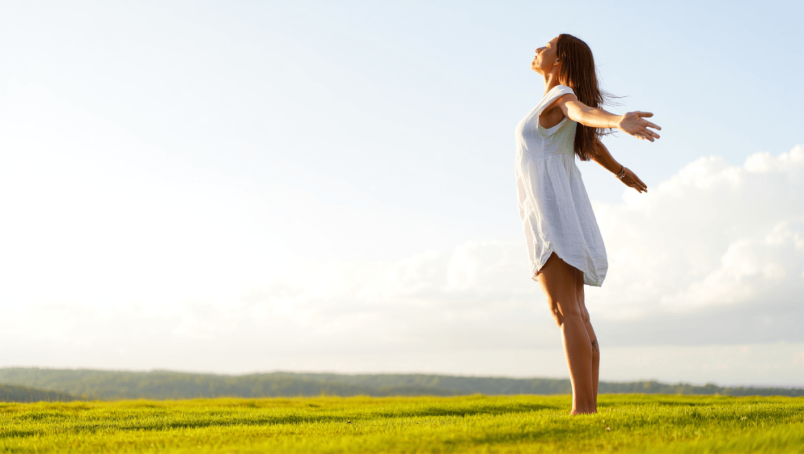 Earthing : marcher pieds nus pour améliorer sa santé ?
