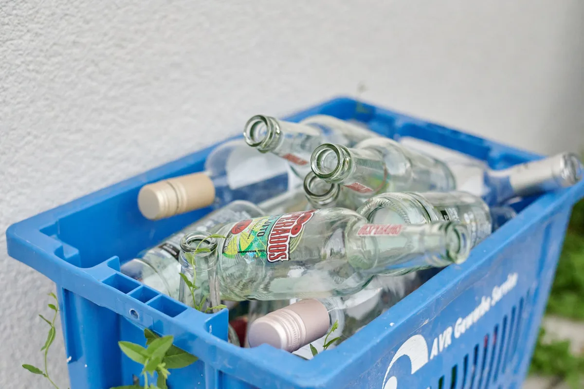 Bouteilles en verre réutilisables pour réduire les déchets plastiques