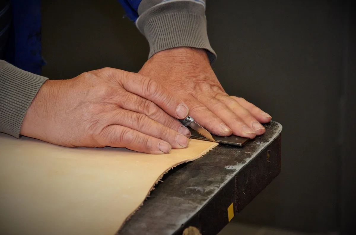 Atelier d'enfants en train de manipuler des Kapla ou de faire un atelier créatif