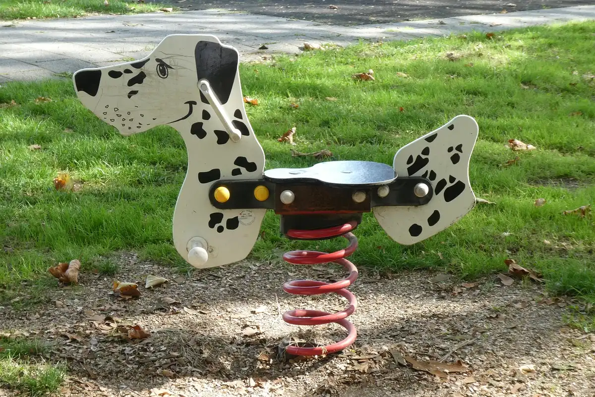 Aire de jeux pour tout‑petits avec modules de motricité en journée